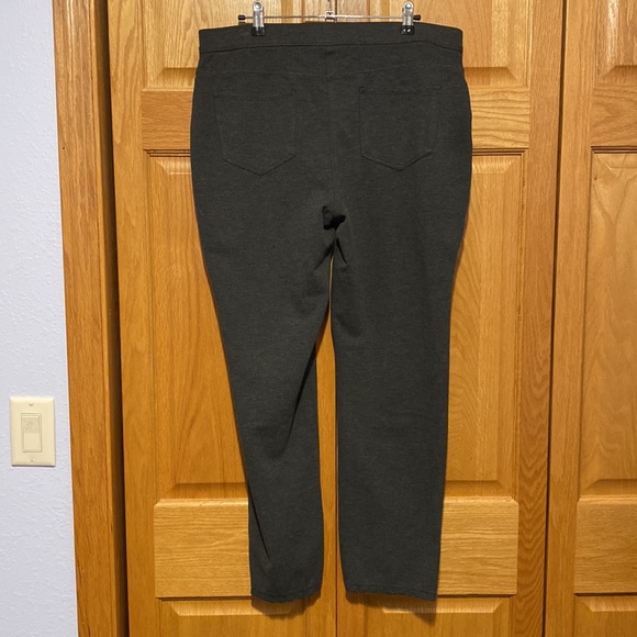 Chicos Ponte knit charcoal gray pants size 2 or large/12 - Picture 4 of 10